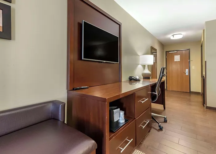 Comfort Suites Bridgeport - Clarksburg