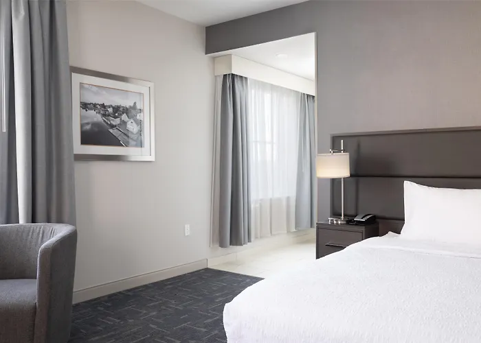 Hampton Inn & Suites Portsmouth Downtown