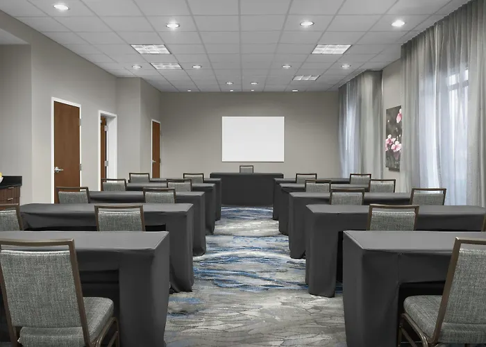 Fairfield Inn & Suites By Marriott Fayetteville North