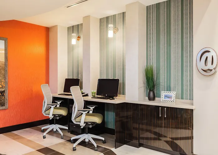 Holiday Inn Express & Suites Eureka By Ihg