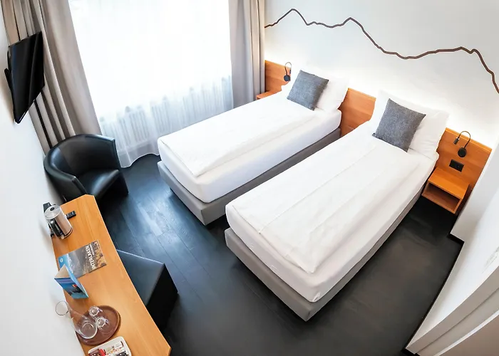 Hotel Merkur - West Station
