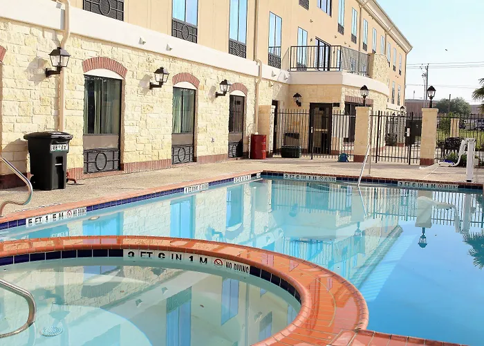 Holiday Inn Express Hotel & Suites Floresville By Ihg