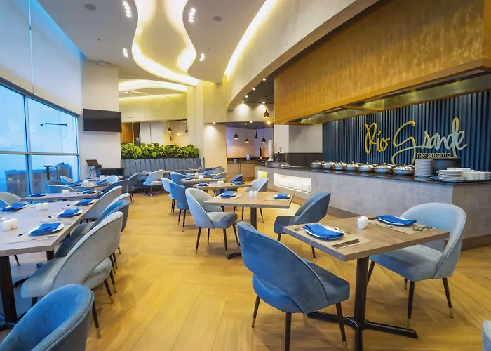 Wyndham Guayaquil, Puerto Santa Ana