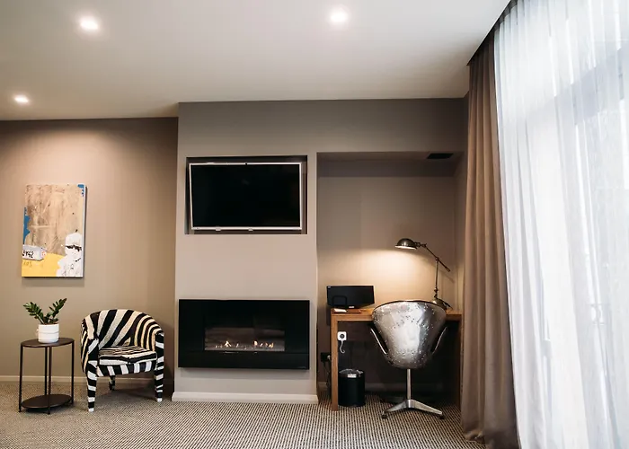 King And Queen Hotel Suites