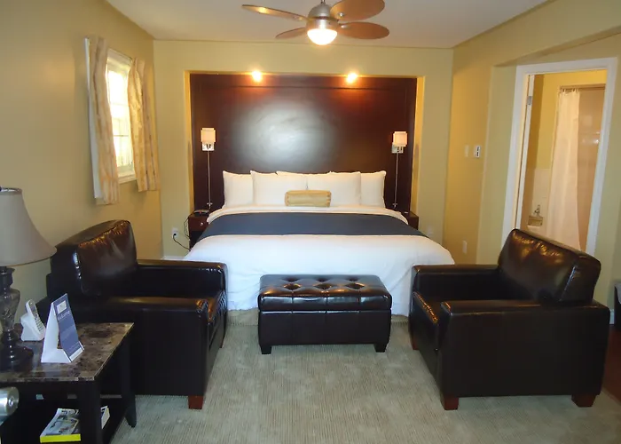 Bayside Inn & Waterfront Suites