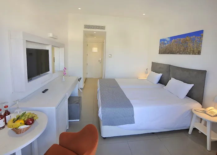 Nissiana Hotel & Bungalows