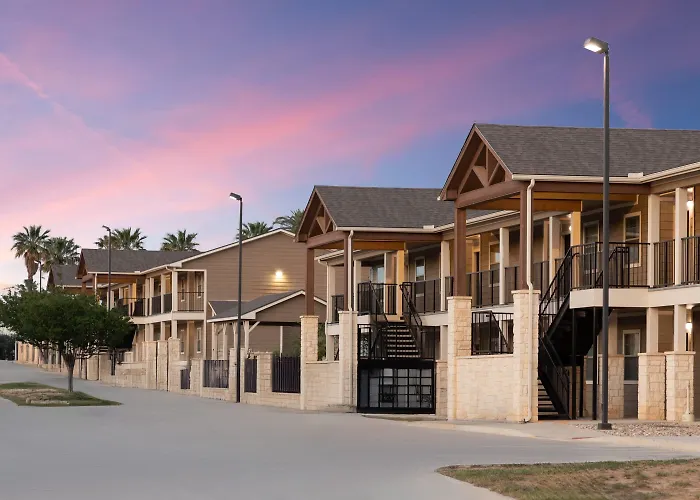 Eagle'S Den Suites Carrizo Springs A Travelodge By Wyndham