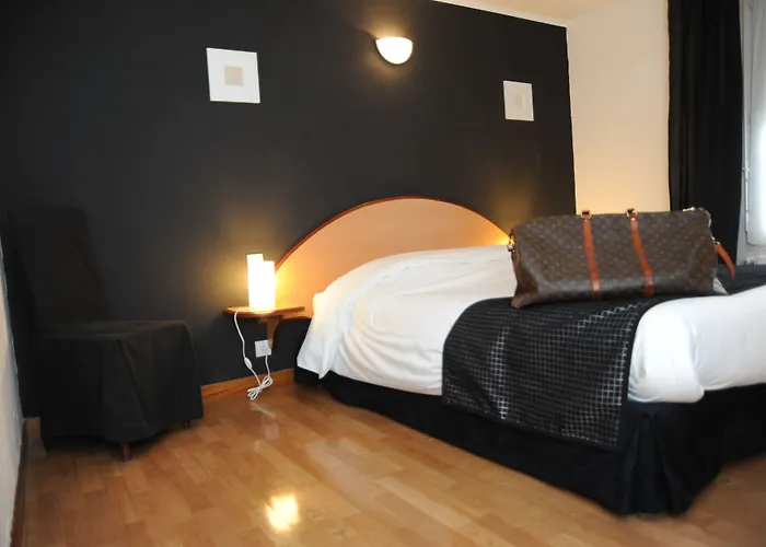 Logis Hotel Restaurant L'Ecu De France