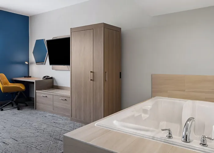 Holiday Inn Express Toledo North By Ihg