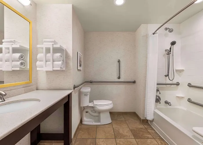 Hampton Inn & Suites Pittsburgh Waterfront West Homestead