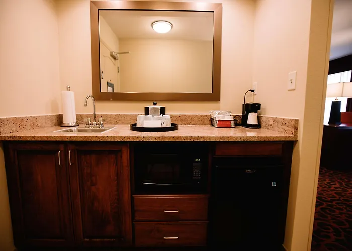 Hampton Inn & Suites Minot
