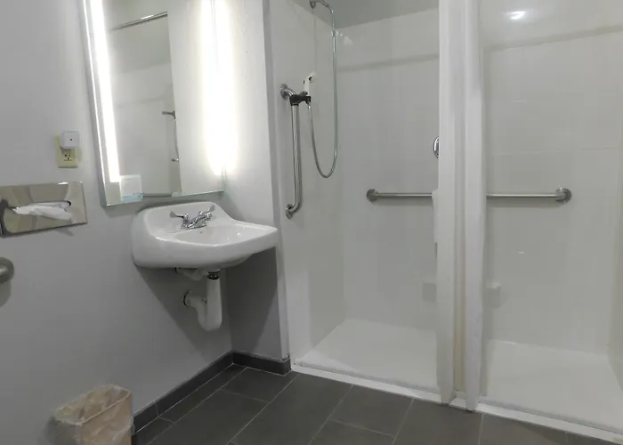 Microtel Inn & Suites By Wyndham Wheeling At The Highlands