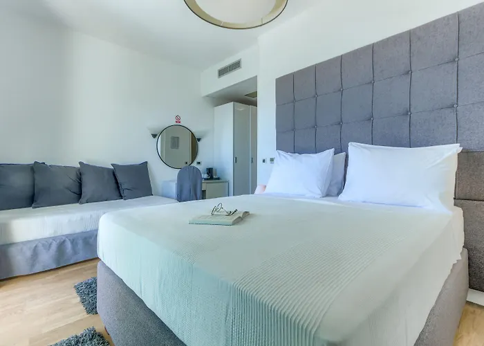 Hotel Riva Kastela With Swimming Pool