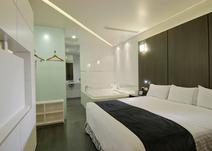 Ramada Encore by Wyndham Guadalajara Sur