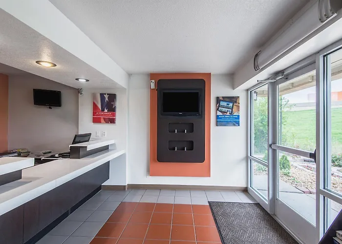 Motel 6-Overland Park, Ks