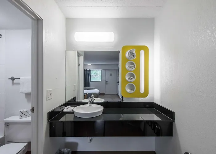 Motel 6-Overland Park, Ks
