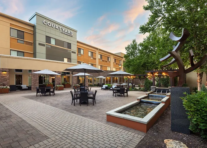 Courtyard Mankato Hotel&Event Center