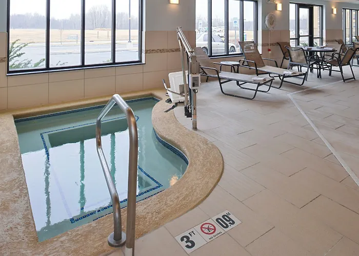 Holiday Inn Express & Suites Greenfield By Ihg