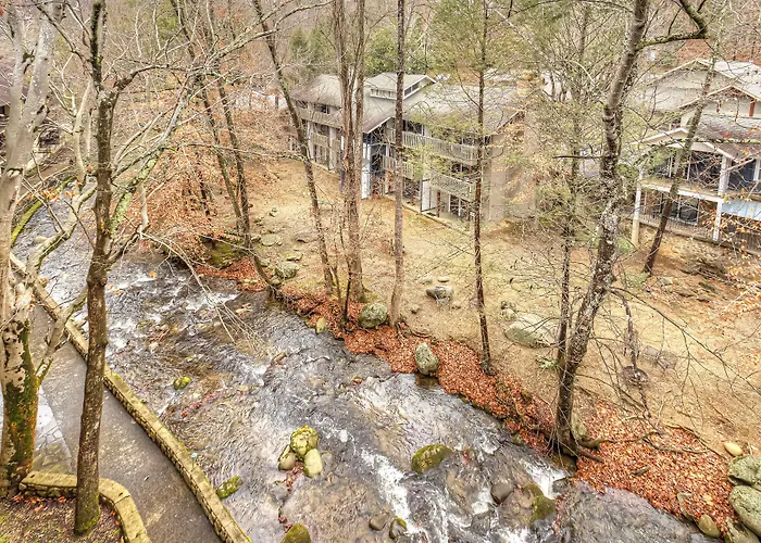 Brookside Lodge - Gatlinburg - On The River