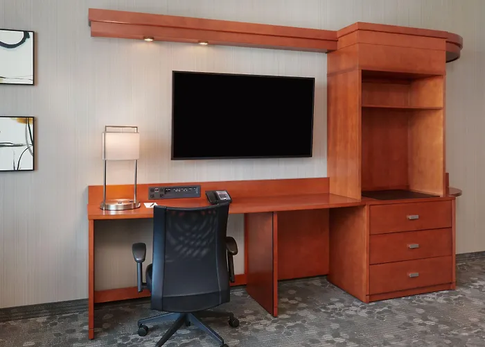 Courtyard By Marriott Ottawa East