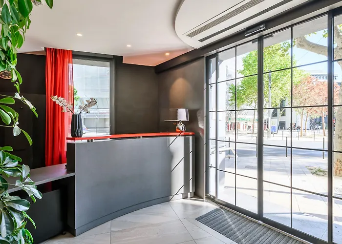 Hotel Sixteen Paris Montrouge