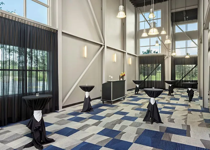 Delta Hotels By Marriott Milwaukee Northwest