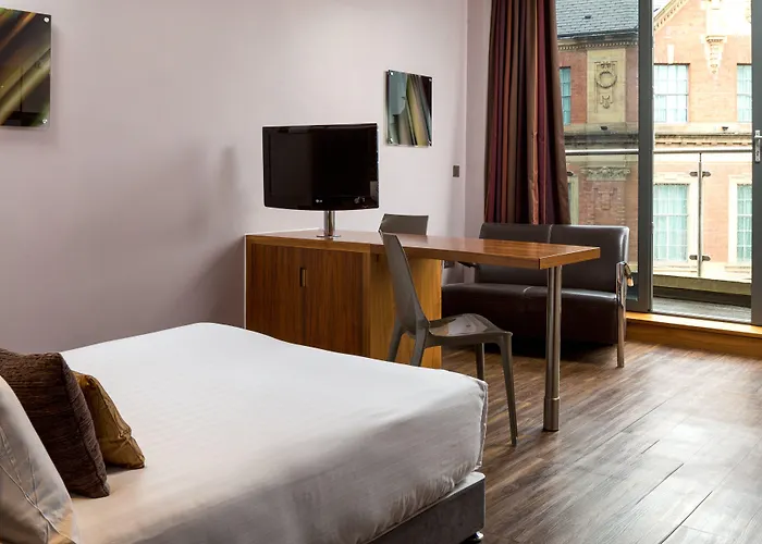 Roomzzz Leeds City