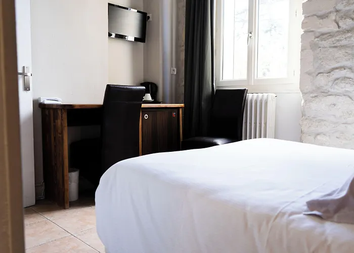 Logis Hôtel - Restaurant Résidence Les Cèdres