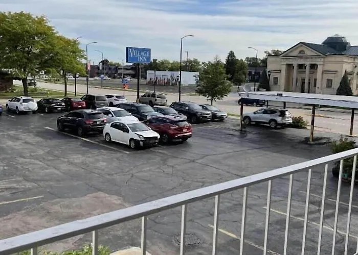 Village Inn Green Bay