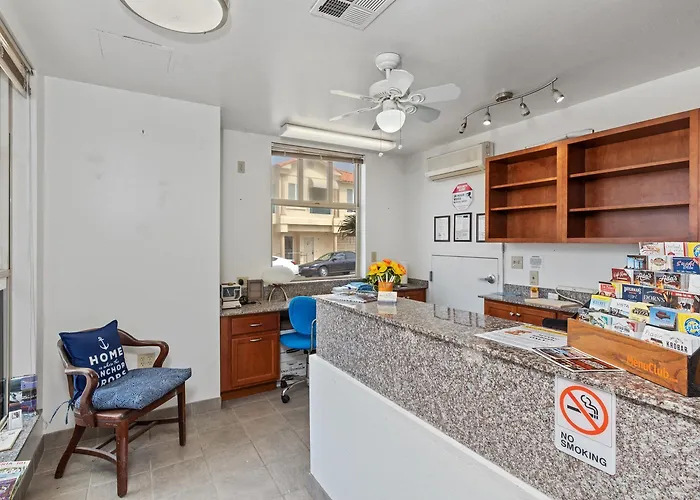 Beach House Inn & Suites
