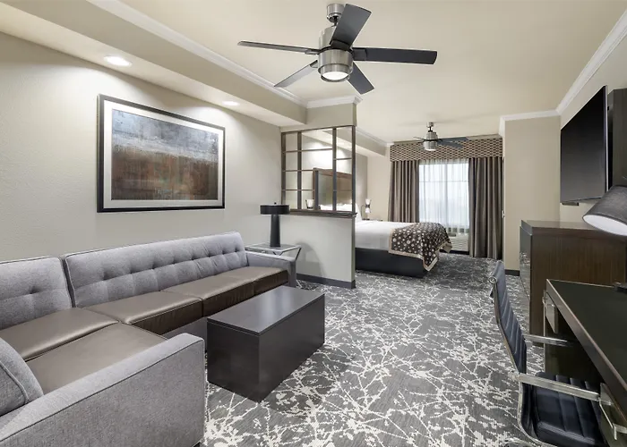 Best Western Premier Crown Chase Inn & Suites