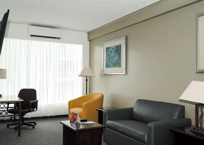 Plaza Hotel&Suites