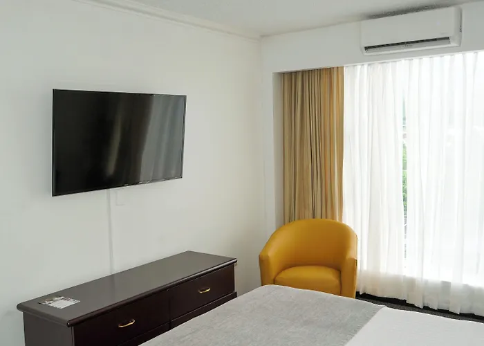 Plaza Hotel And Suites