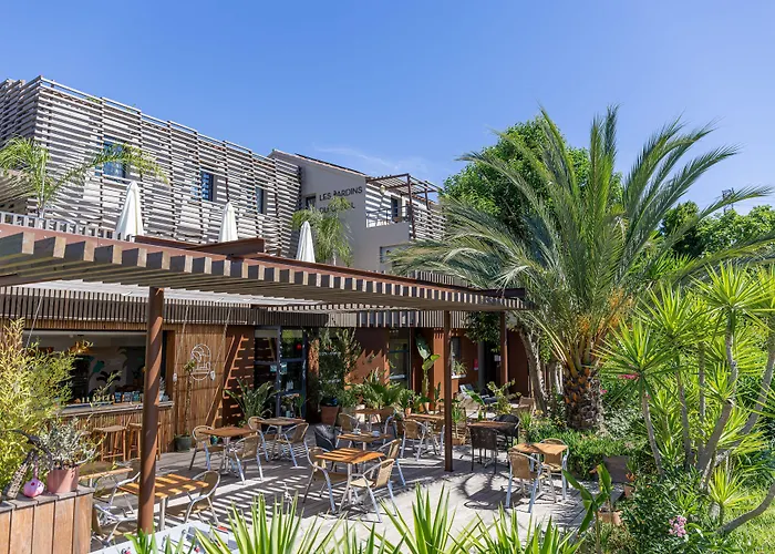 Hôtel les jardins du canal - piscine chauffée à 28 degrés - parking gratuit - garage - bornes électriques - accueil vélos et motos - kids friendly-solaire ecoresponsable