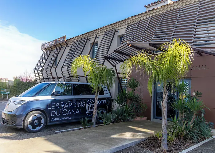 Hôtel les jardins du canal - piscine chauffée à 28 degrés - parking gratuit - garage - bornes électriques - accueil vélos et motos - kids friendly-solaire ecoresponsable