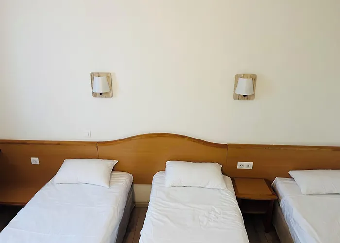 BRIT HOTEL Essentiel CAHORS Nord