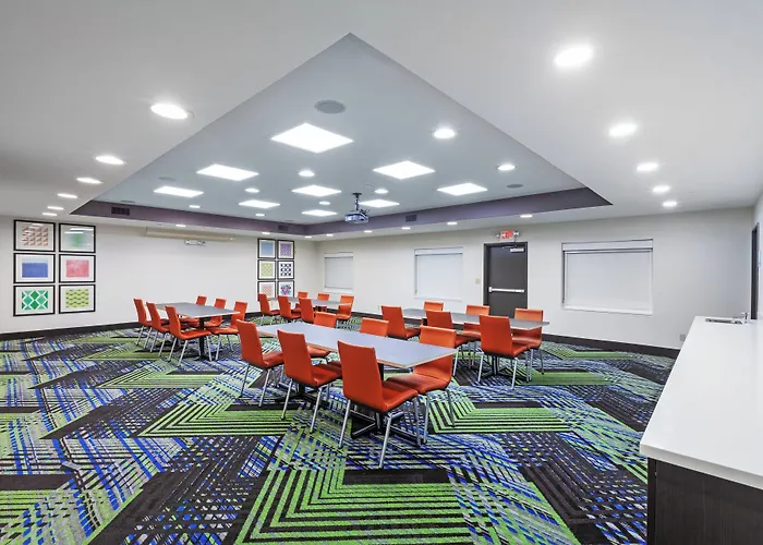 Holiday Inn Express & Suites Sealy By Ihg