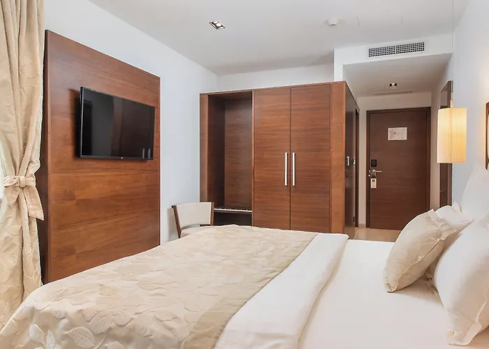 Marmont Heritage Hotel (Adults Only)