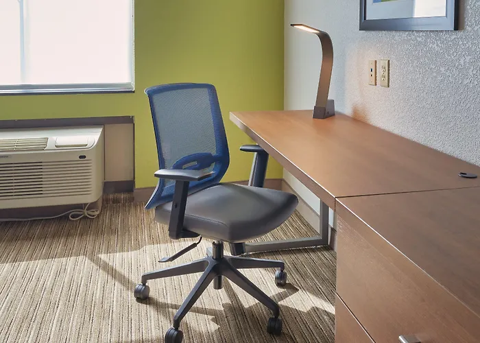 Holiday Inn Express & Suites Akron Regional Airport Area By Ihg