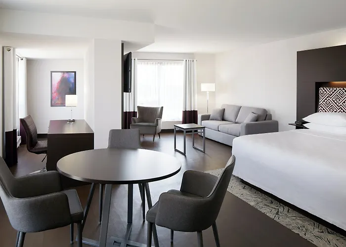 Four Points By Sheraton Levis Convention Centre