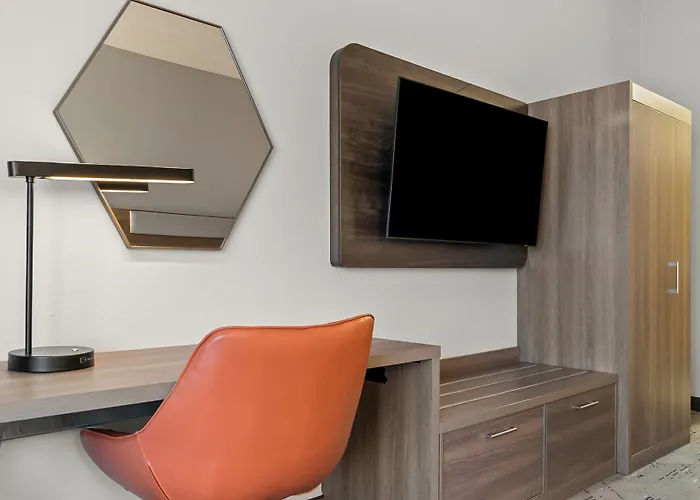 Holiday Inn Express & Suites Detroit - Novi By Ihg