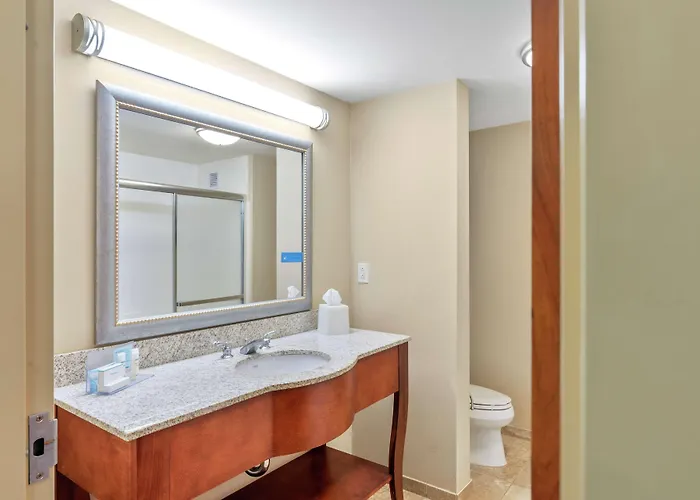 Hampton Inn & Suites Mystic