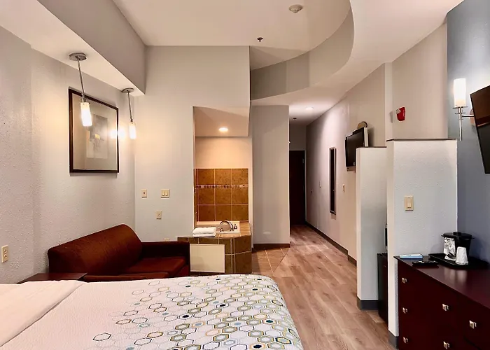 Hometowne Studios & Suites By Red Roof Washington