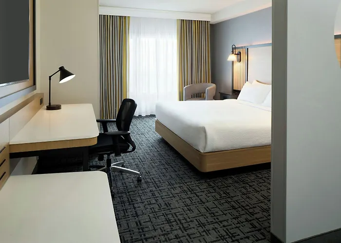 Fairfield Inn & Suites By Marriott Montreal Airport