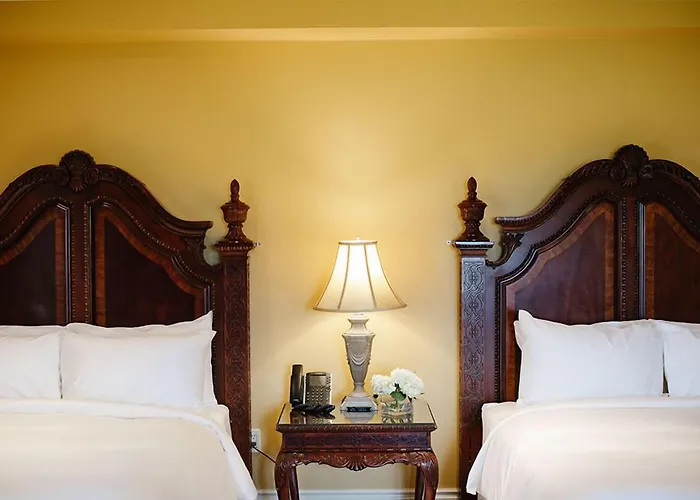 Riverbend Inn & Vineyard