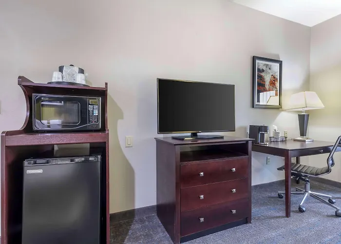 Best Western Plus Mansfield Inn & Suites