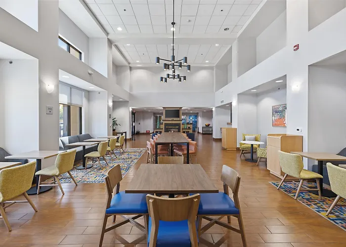 Hampton Inn & Suites Madera