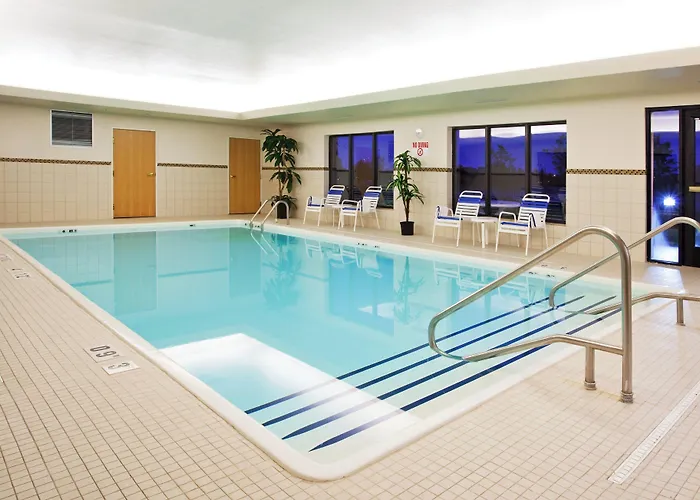 Holiday Inn Express Hotel & Suites Detroit-Utica By Ihg