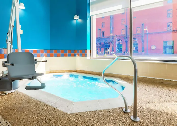 Hampton Inn & Suites Pittsburgh Downtown