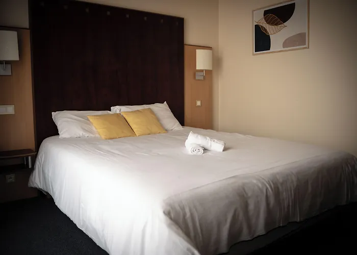 Logis Hotel & Restaurant Le Cheval Blanc Et Clovis